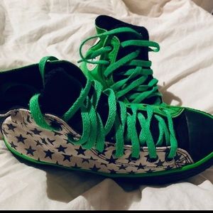 Super dope chucks! Size 8 woman’s!